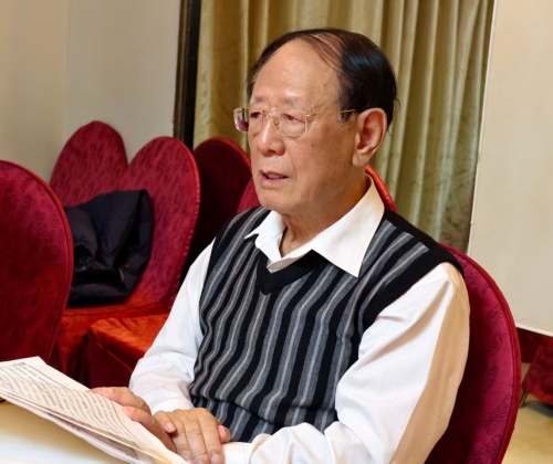胡德平先生在会上讲话.jpg